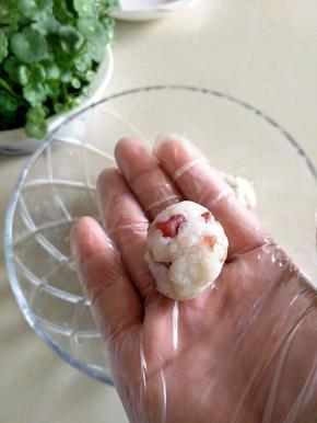 捏成小球