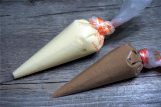 分别装入裱花袋中。