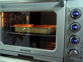 放入烤箱中层，烤15分钟。