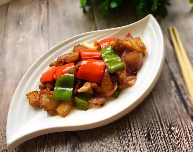 彩椒炒回锅肉
