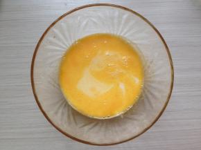 加入牛奶拌均匀