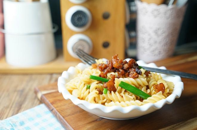 菜脯肉丁拌意面