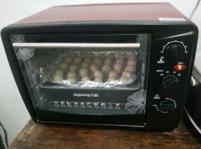 烤箱预热170°，中层上下温20分钟即可。