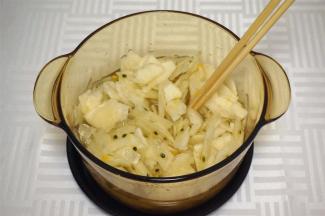 放入冰箱10~12小时，每过3~4小时取出，搅拌一次。