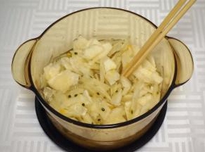 放入冰箱10~12小时，每过3~4小时取出，搅拌一次。