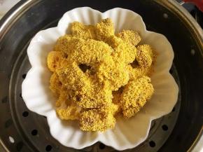 13、放入蒸锅中大火烧开水后转中火再蒸半小时