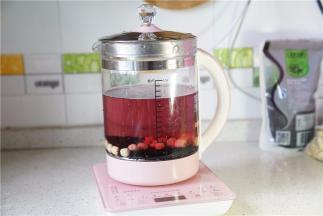 加入清水，选择煲煮滋补品模式。