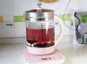 加入清水，选择煲煮滋补品模式。