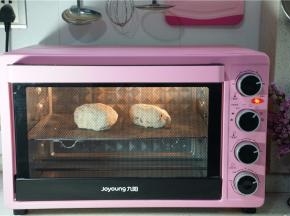 入烤箱220度烤制25分钟。