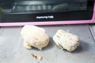 烤好后不要着急敲破外壳，继续焖个五到十分钟。