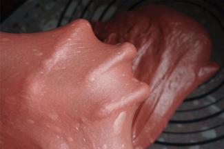 基本上可以拉出手套膜。