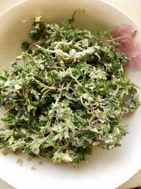 6、用手将粘在一起的茵陈分开