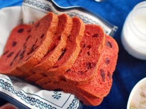 烘烤结束后倒出面包，冷却后切片即可。