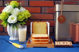 准备两片吐司片。