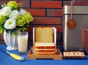 准备两片吐司片。