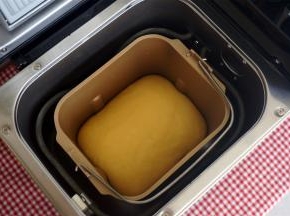 面团进行第二次最终发酵后，发酵情况如图，接着进入烘烤程序。