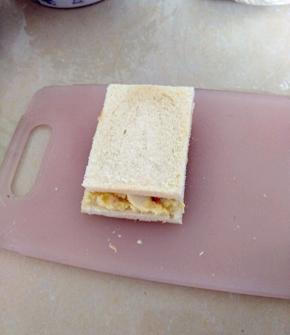 再盖上一片吐司