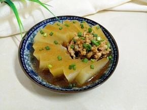 撒上葱花装饰即可