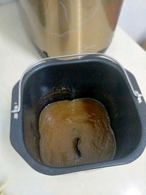 听到提示声后，把面包桶取出，自然放凉。