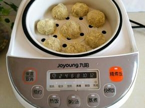 放入已经上汽的蒸锅，蒸个十分钟。