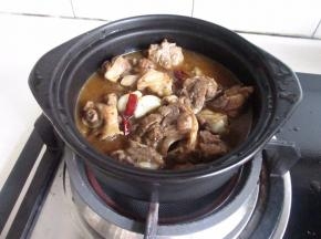在倒入开水，烧开。