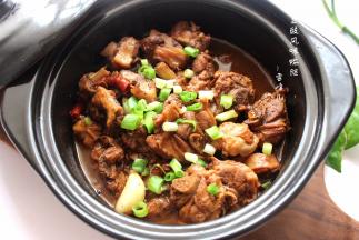 撒上小葱末即可。