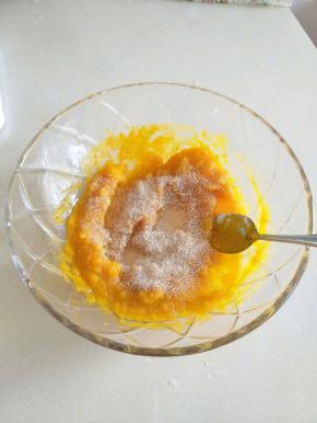 等到温热时加入孝母粉拌匀