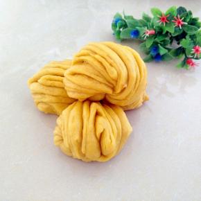 放入蒸锅，上汽后，蒸12分钟，闷3分钟即可。