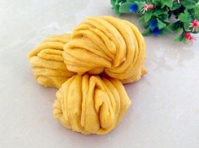 放入蒸锅，上汽后，蒸12分钟，闷3分钟即可。