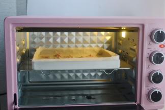 入预热好的烤箱170度一分钟左右