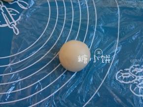 包好的样子，收口捏紧，朝下放置。依次包好所有