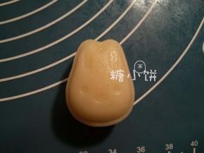 取出即可。推荐现做现吃，这个放久了口感会变。
如果实在需要保存的话，我试过用保鲜膜包好放在冰箱冷藏保存，不会变硬。