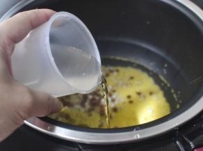 按照1:8加入水量