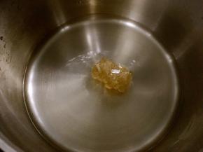 黄冰糖加水煮开