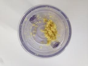 用研磨机磨出姜蓉