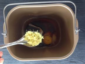 放入红糖和盐，加入姜蓉