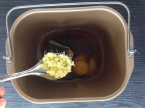 放入红糖和盐，加入姜蓉