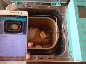 加入黄油和酵母，选择普通和面40分钟