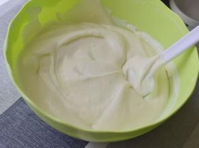 翻拌均匀到顺滑状态