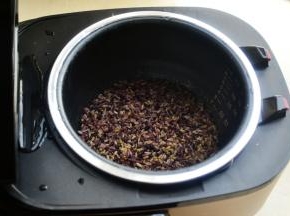 剩下的就交给铁釜电饭煲，剩余15分钟会倒计时提示