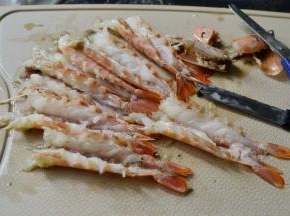 大虾去头去肠线从肚子那边剖开