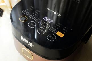 蒸7分钟左右即可（这个根据虾的大小哈，如果小只是时间再短一些）