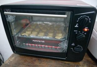 烤箱预热150°，中层上下温25分钟即可。