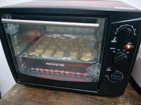 烤箱预热150°，中层上下温25分钟即可。