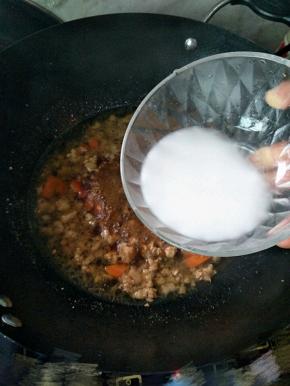 再加入水淀粉勾个芡