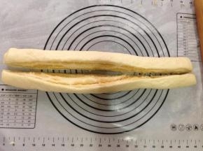 用刮板从中间切开