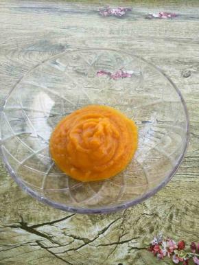 南关泥，就是把南瓜蒸熟，搅拌成泥。