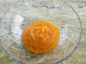 南关泥，就是把南瓜蒸熟，搅拌成泥。