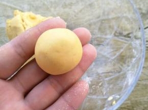 分成小份，搓圆