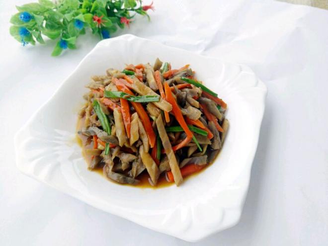 胡萝卜炒莲藕